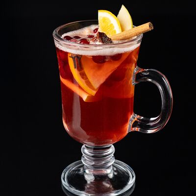 Клюквенный глинтвейн б/а в Прага по цене 340 ₽