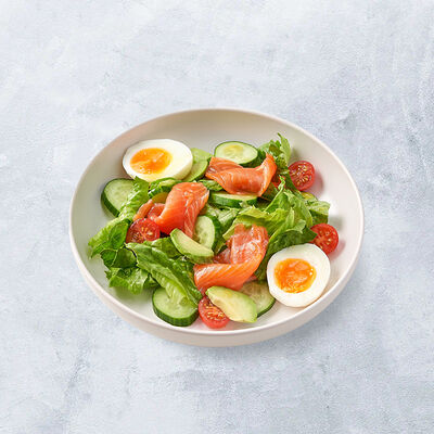 Салат с форелью и апельсиновым соусом в Vaffel по цене 780 ₽