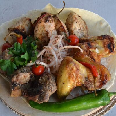 Шашлык на компанию (свинина, индейка, курица) в Гостиный дворик по цене 2200 ₽