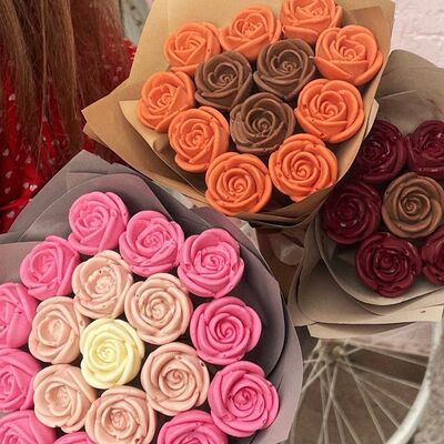 Шоколадные букеты из розв Kissberry по цене 2900 ₽