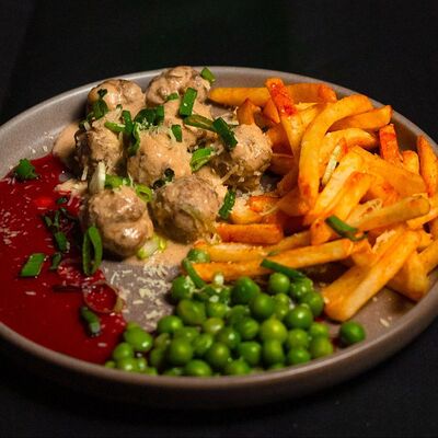 Картофель фри с фрикадельками Икеа двойная порция в Co.mein по цене 580 ₽