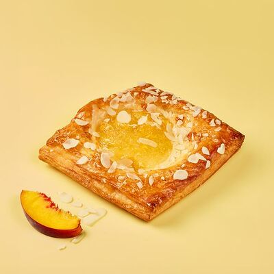 Слойка с персиком в Люди Любят по цене 136 ₽