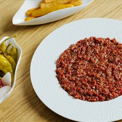 Тартар из говядины в Omela по цене 1490 ₽