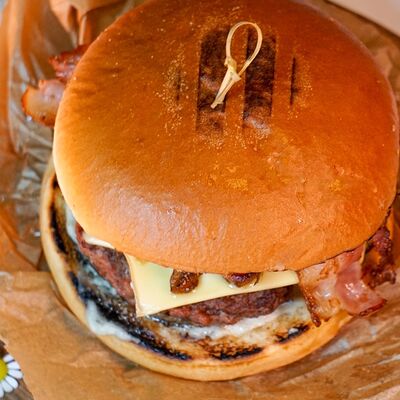 Бургер блю-чиз с грибами в Mycroft по цене 590 ₽