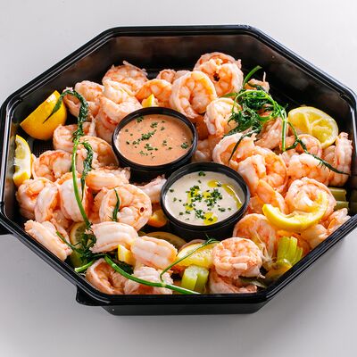 Королевские креветки с коктейльным и икорным соусами в Crevette по цене 2950 ₽