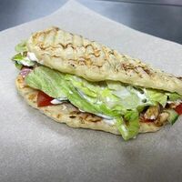 Чикен пита Цезарь в Сюда иди Халяль