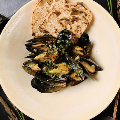 Черноморские мидии в винном соусе в Zanzibar по цене 1590 ₽