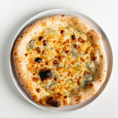 Пицца Четыре сыра в Matteos по цене 640 ₽