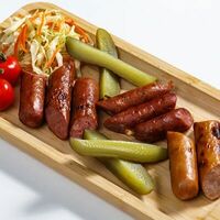 Колбаски гриль с капустой в Street Food Market