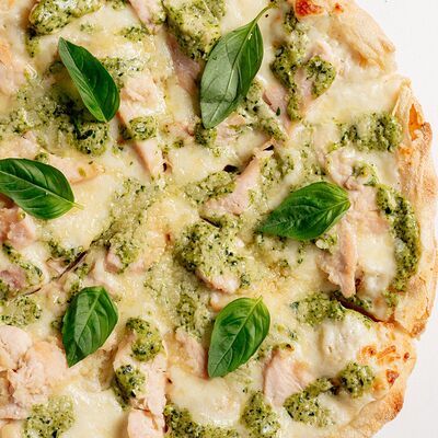 Римская пицца с песто и курицей в PioPizza по цене 1100 ₽