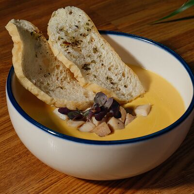 Сырный крем-суп с цыпленком в Cream Soda по цене 490 ₽