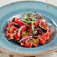 Салат с жареными баклажанами, тайским соусом и томатами в Армега