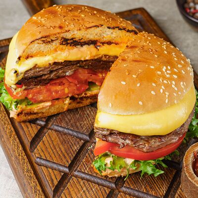 Бургер из говядины в Галата по цене 990 ₽