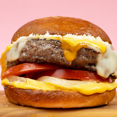 Бургер Четыре сыра в BB & Burgers по цене 740 ₽