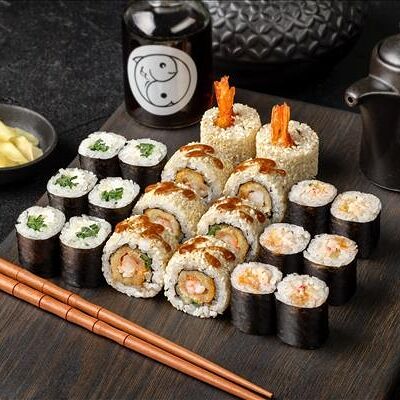 Вакамоно сет в Food Low Cost Sushi по цене 599 ₽