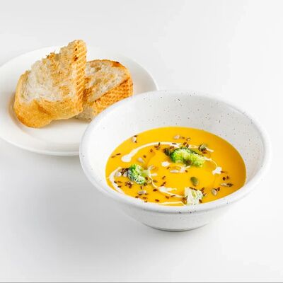 Сливочный крем-суп из лосося и овощей в Гости по цене 460 ₽