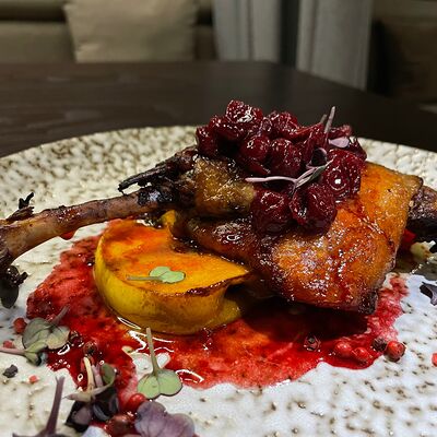 Утиная ножка конфи в Vinokurov karaoke rest по цене 1755 ₽