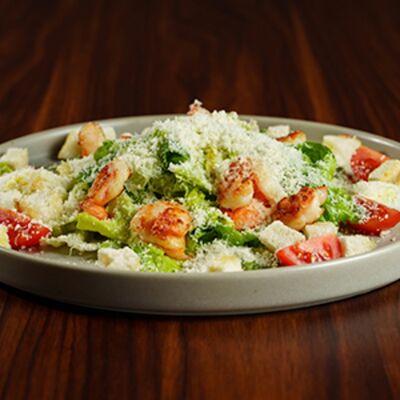 Цезарь с креветками в Монтесори Lounge по цене 856 ₽