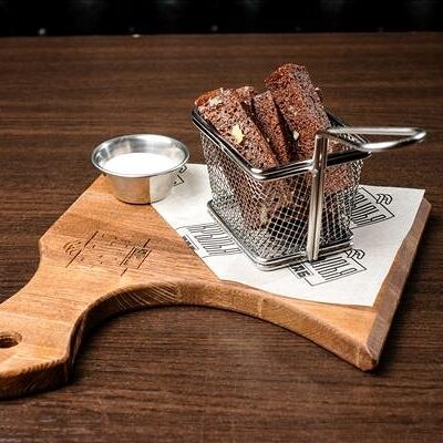 Гренки чесночные в КРЫЛЬЯ ПАБ по цене 330 ₽