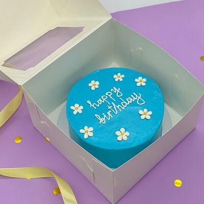 Голубой бенто-торт с ромашками в Cosmo Сakery по цене 2300 ₽