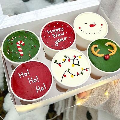 Новогодние бенто-торты в стаканчиках на Новый год (6 шт.) в Cosmo Сakery по цене 2990 ₽