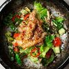Салат с хрустящей уткой и киноа в Икра по цене 680