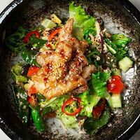 Салат с хрустящей уткой и киноа в Икра