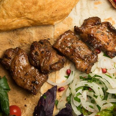 Шашлык из cвинoй шейки в Гурман студия по цене 580 ₽