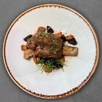 Говяжье ребро с печеными корнеплодами в Дади по цене 850