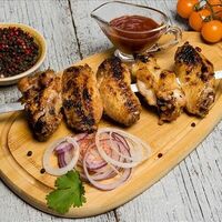 Куриные крылья на мангале 160 г в Чайхона 1000 и 1 ночь