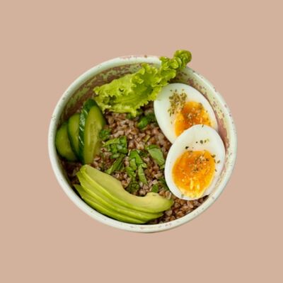 Каша гречневая с яйцом и авокадов Романовская пекарня по цене 550 ₽