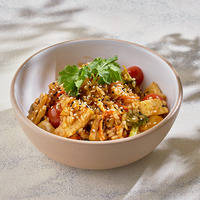 Жареный рис с курицей и овощами в DEQUFO