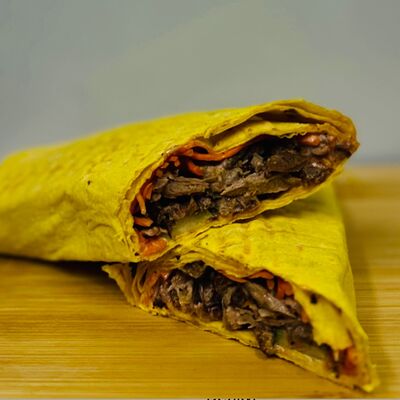 Шаурма с говядиной в сырном лаваше в Та самая шаурма по цене 380 ₽