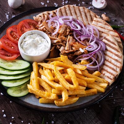 Гиро на тарелке в Адельфия по цене 530 ₽