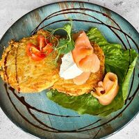 Драники картофельные с лососем и крем-чизом в Artfood