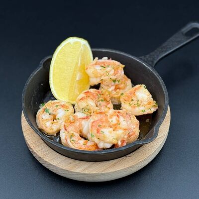 Креветки с чесноком, петрушкой и чили перцем в Debrett по цене 1888 ₽