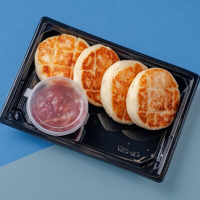 Сырники с курагой в Август по цене 377 ₽