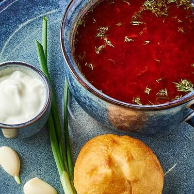 Борщ домашний с мясомв ПАПА МАНГАЛ по цене 560 ₽