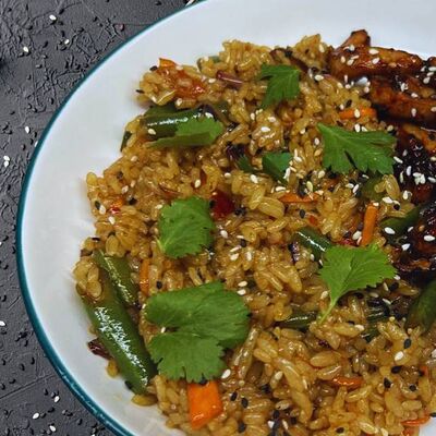 Рис по-тайски с курицейв Bankrolls по цене 520 ₽