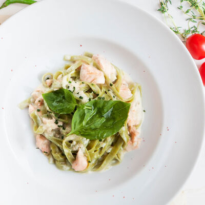Шпинатные феттуччине с форелью в Квартира 162 по цене 990 ₽