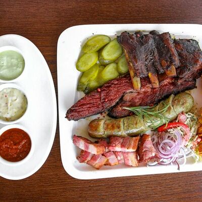 Мясная тарелка на компанию в Каравелла по цене 2300 ₽