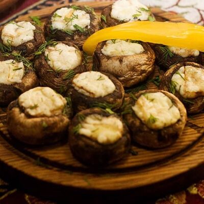 Шампиньоны с сыром в Mangal House по цене 520 ₽