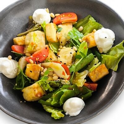 Хрустящие баклажаны с томатами черри в PlutuS Resto Club по цене 570 ₽