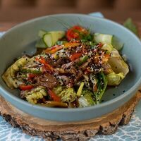 Салат по-тайски с говяжьей вырезкой в Терраса