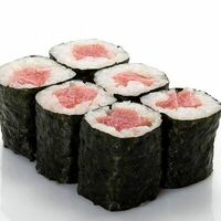 Ролл с тунцом в Бандзай sushi