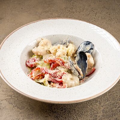 Салат с морепродуктами в У рыбака по цене 850 ₽