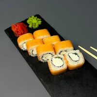 Филадельфия с луком в Sushi time