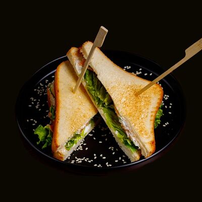 Сэндвич с сёмгой в Роял бар по цене 530 ₽