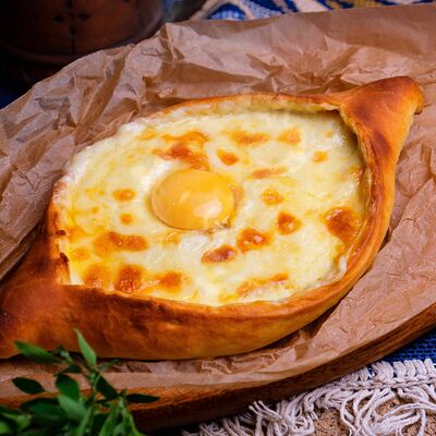 Хачапури по-аджарски в Кафе кавказской кухни Хурма по цене 465 ₽