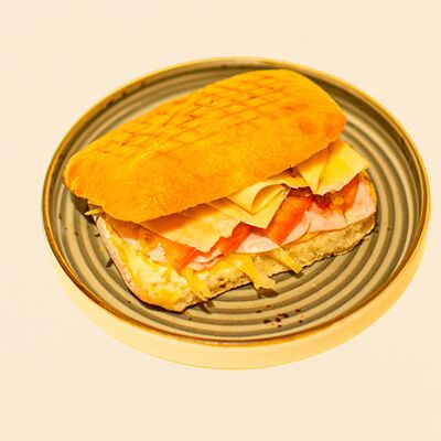 С ветчиной и капустье в Zavarka coffee по цене 390 ₽